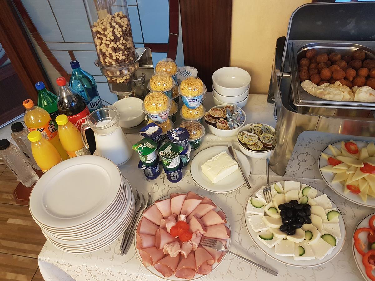 Pensiunea Genesa Dumbravita  Екстериор снимка